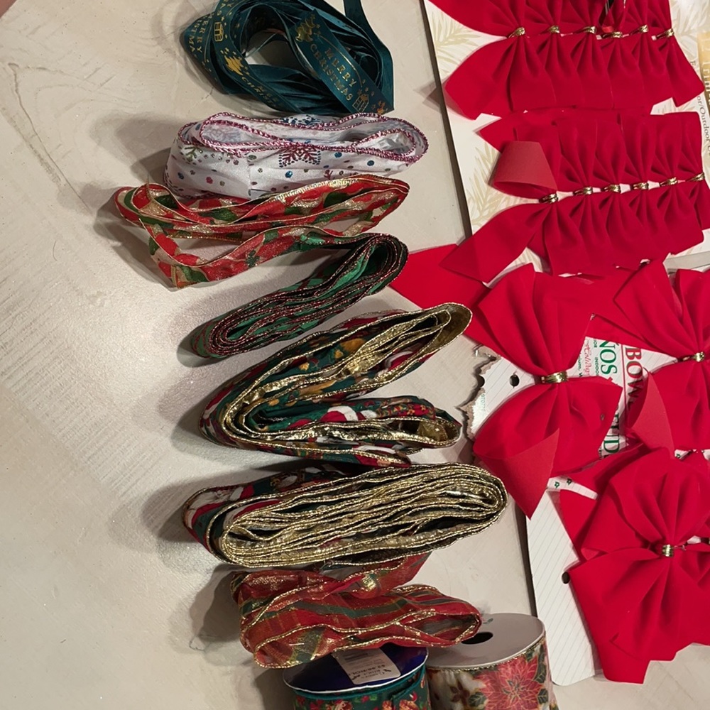 Christmas Bows & Ribbon Lot - Picture 6 of 8